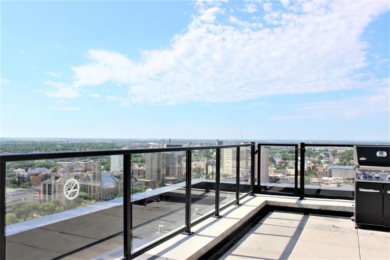 Luxury Skyline Condo In Downtown Free 24/7 Parking Winnipeg Exterior photo
