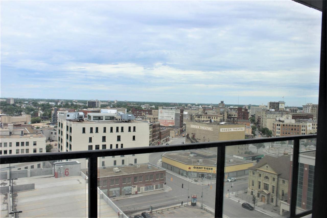 Luxury Skyline Condo In Downtown Free 24/7 Parking Winnipeg Exterior photo